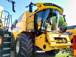 uus New Holland CR9.90